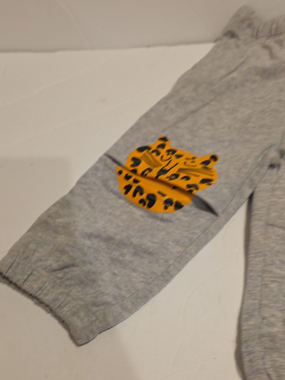 Kids Gray Sweatpants with Yellow Leopard Patch 36m 3 Years Old Tiger